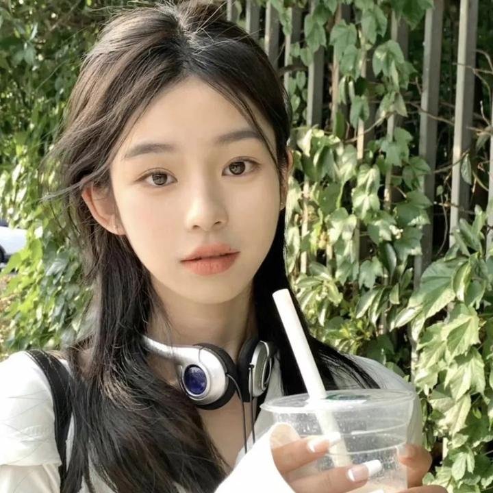 明星离婚传闻表情包火出圈，服务器被挤瘫痪，短时间内引热议